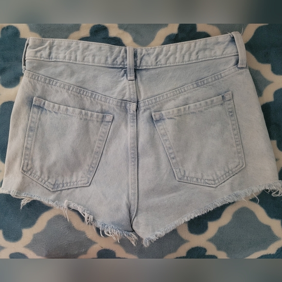 Old Navy OG Cut Off Shorts - Picture 2 of 6